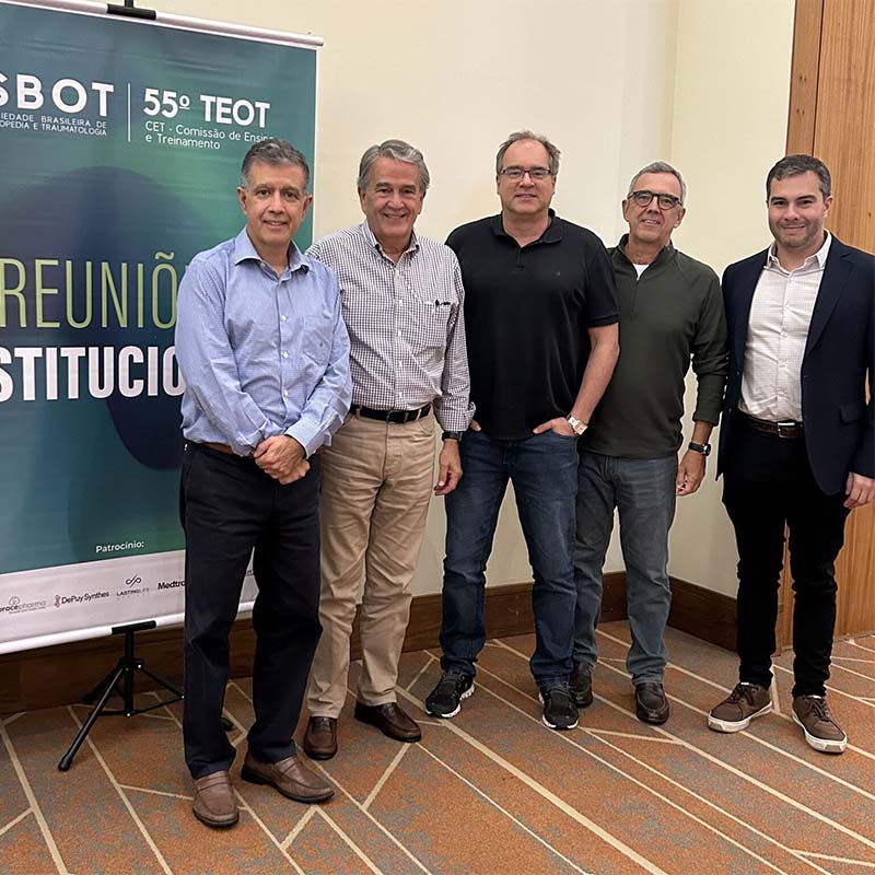 dr robert meves cirurgia editor revista ortopedia 01 800x800